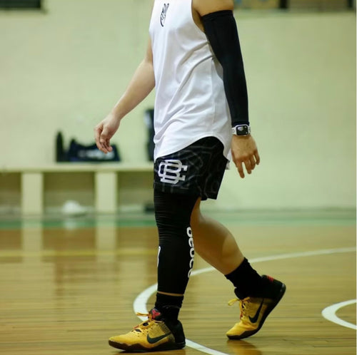 8.24 BLACK "LOGO" SHORTS