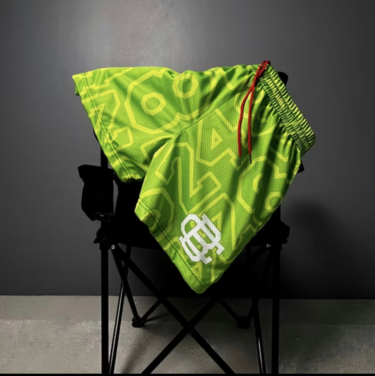 8.24 GRINCH "LOGO" SHORTS